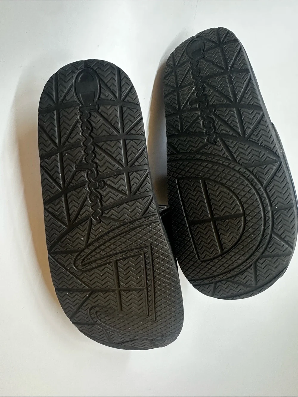 Champion Slides Sandals – Size 3Y